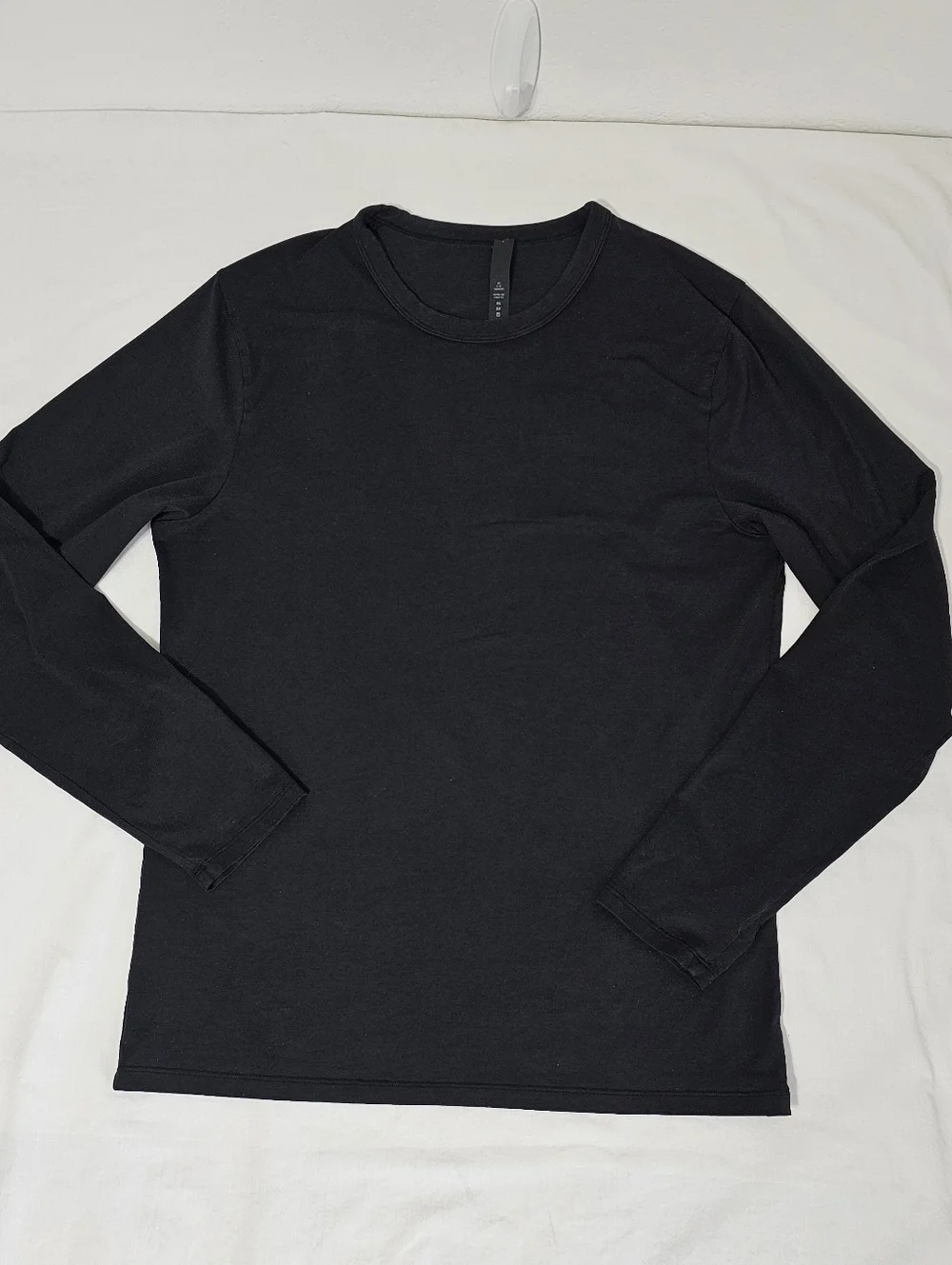 Lululemon Black Long Sleeve Crewneck Top Size M Athleisure Minimalist Activewear - Picture 3 of 7